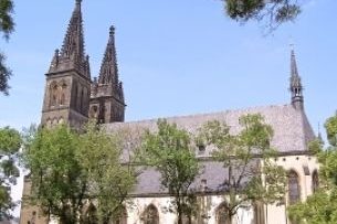 Basilica of St. Peter and St. Paul: the oldest cemetery in Vyšehrad and computer-operated bells