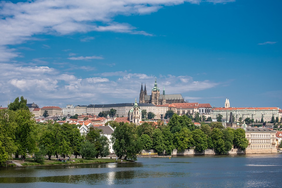 How to get to Prague Castle? By underground, tram or foot